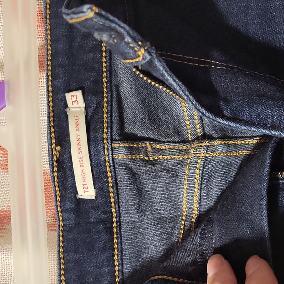 Levi's Jeans - Picture 3 of 4